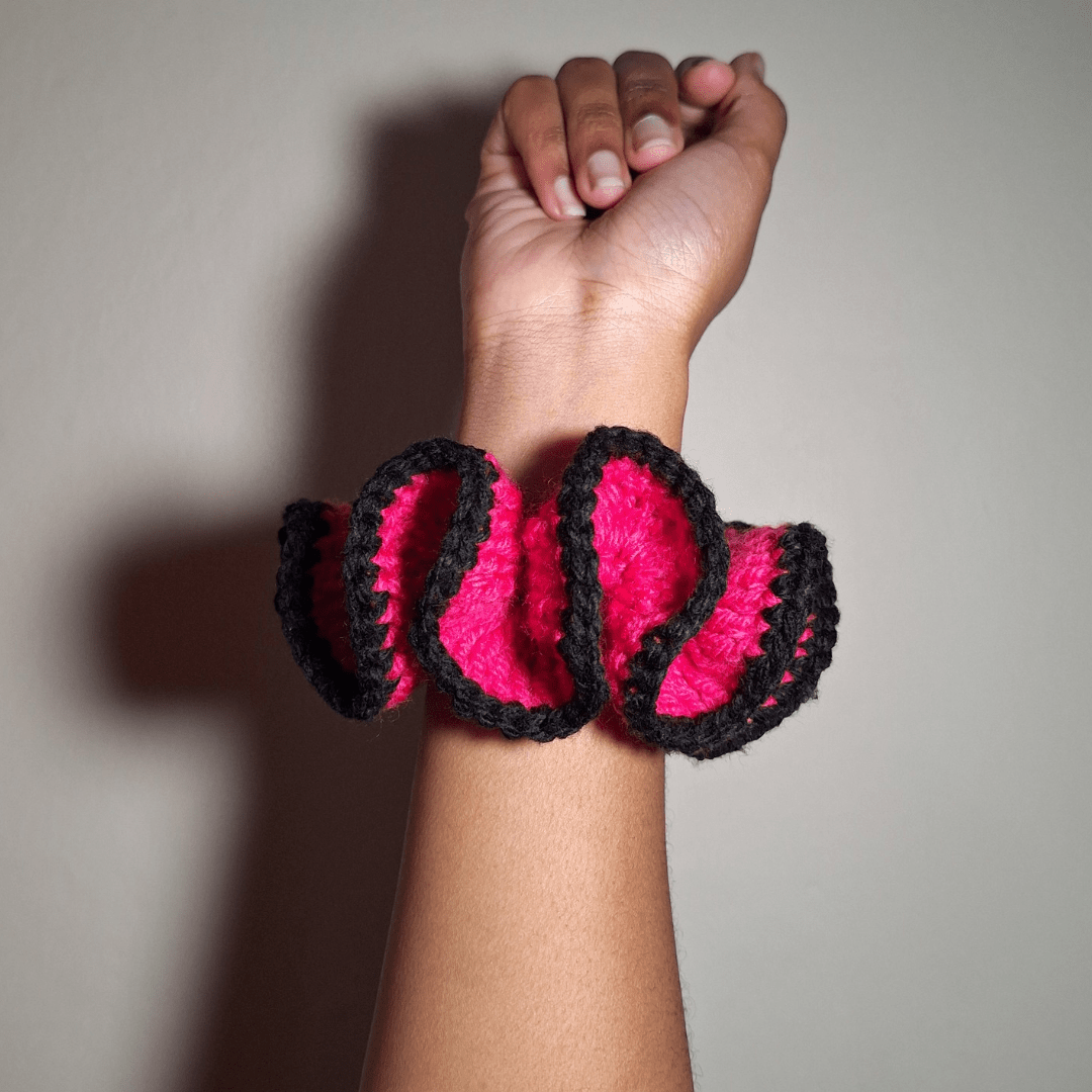 Outlined Wavy Scrunchie - Cleo Kalon Creations