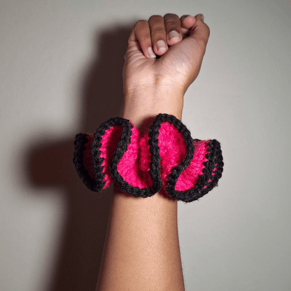 Outlined Wavy Scrunchie - Cleo Kalon Creations
