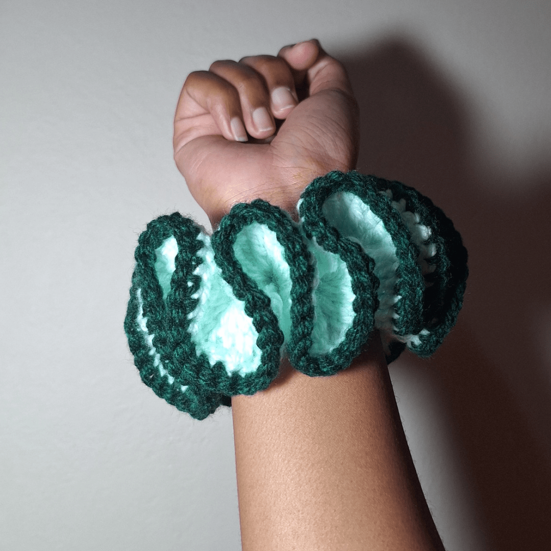 Outlined Wavy Scrunchie - Cleo Kalon Creations