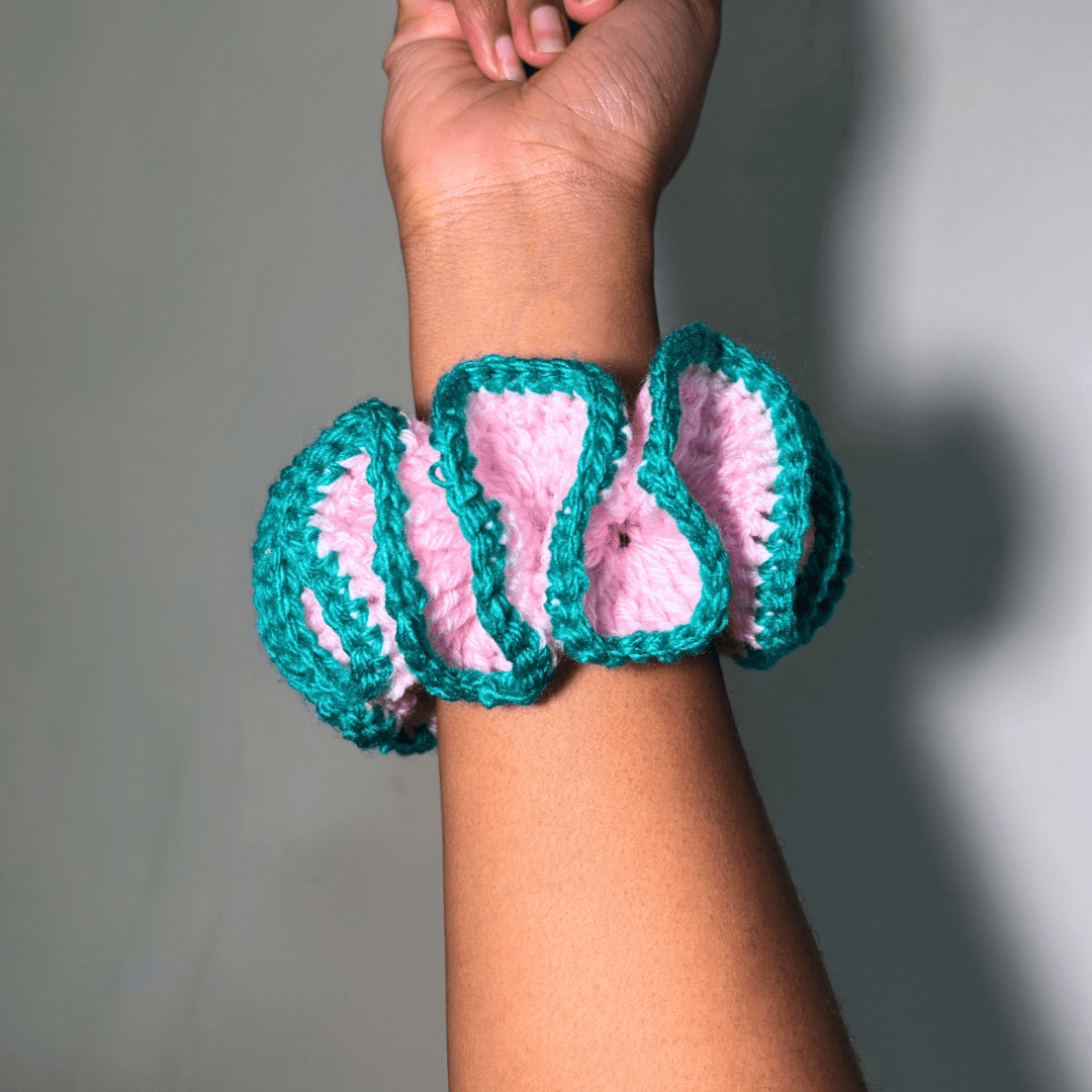 Outlined Wavy Scrunchie - Cleo Kalon Creations