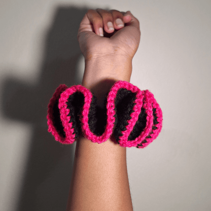 Outlined Wavy Scrunchie - Cleo Kalon Creations