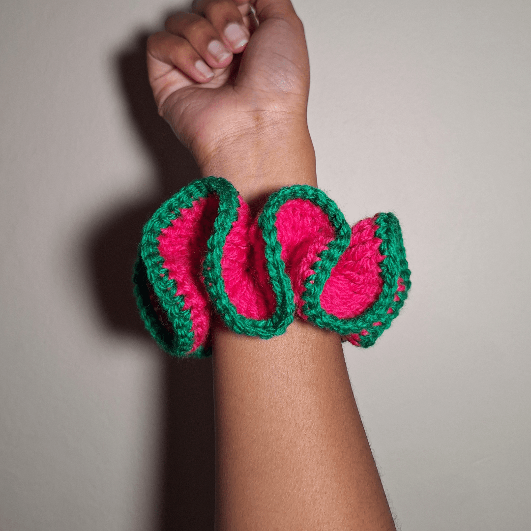 Outlined Wavy Scrunchie - Cleo Kalon Creations