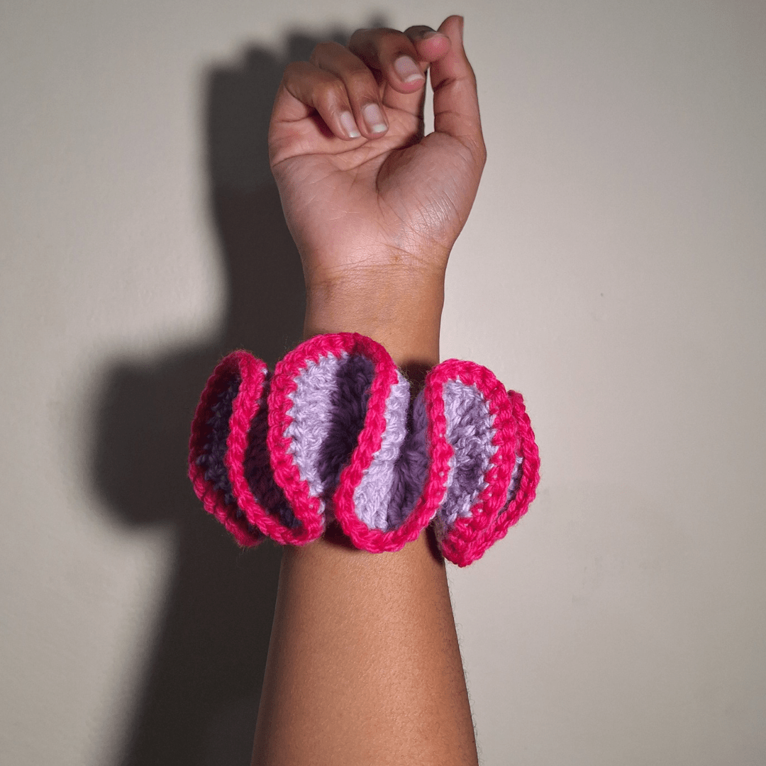 Outlined Wavy Scrunchie - Cleo Kalon Creations