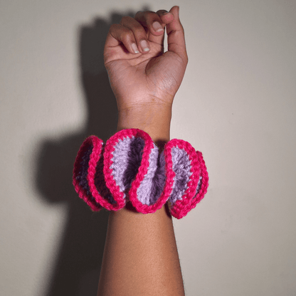 Outlined Wavy Scrunchie - Cleo Kalon Creations