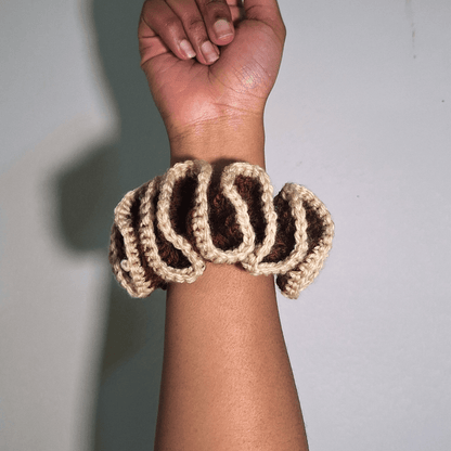 Outlined Wavy Scrunchie - Cleo Kalon Creations
