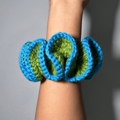 Outlined Wavy Scrunchie - Cleo Kalon Creations