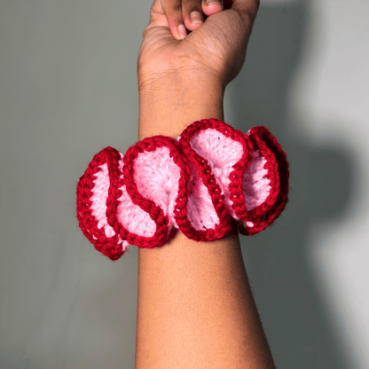 Outlined Wavy Scrunchie - Cleo Kalon Creations