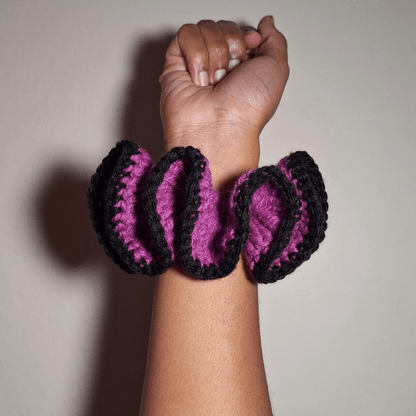 Outlined Wavy Scrunchie - Cleo Kalon Creations