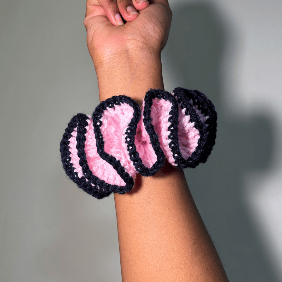 Outlined Wavy Scrunchie - Cleo Kalon Creations