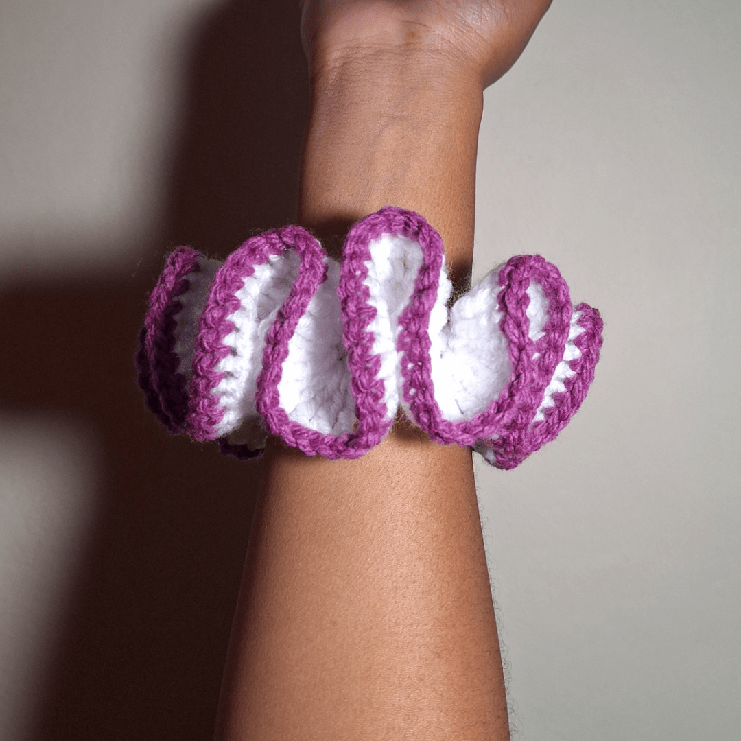 Outlined Wavy Scrunchie - Cleo Kalon Creations