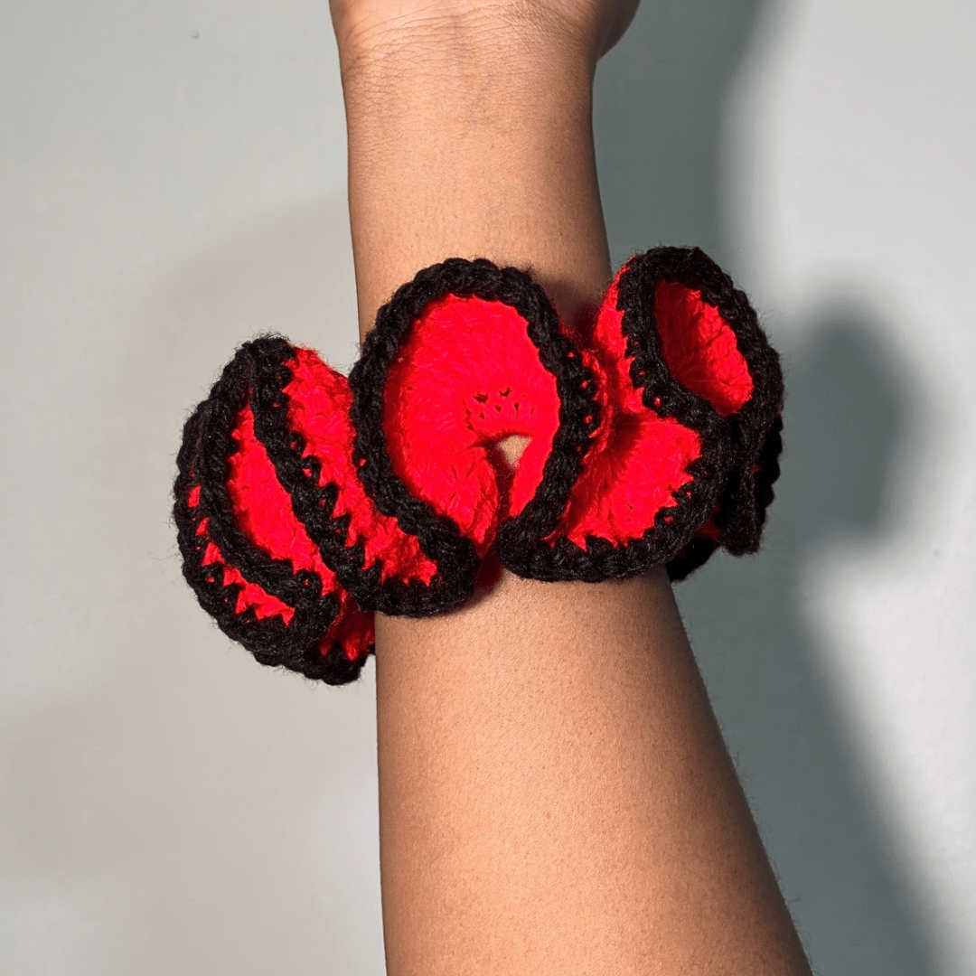 Outlined Wavy Scrunchie - Cleo Kalon Creations