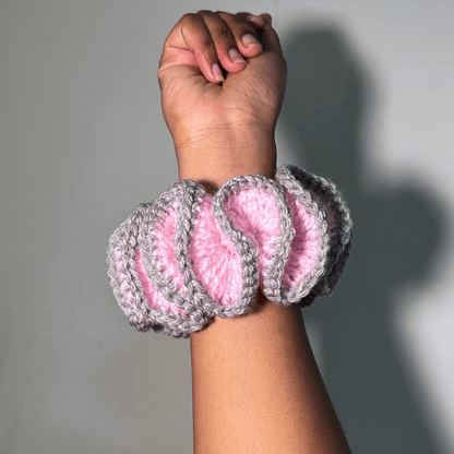 Outlined Wavy Scrunchie - Cleo Kalon Creations