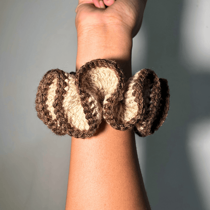 Outlined Wavy Scrunchie - Cleo Kalon Creations