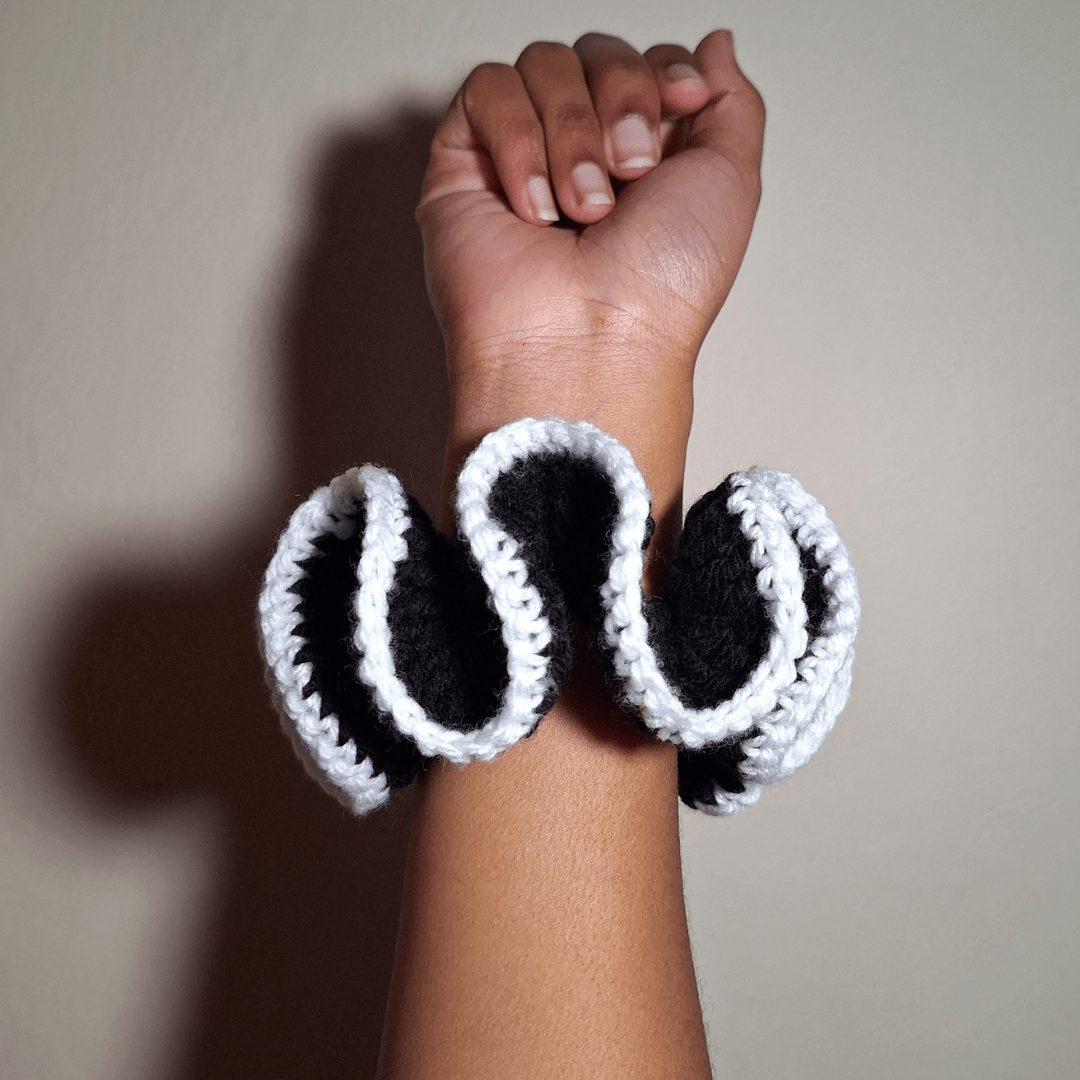 Outlined Wavy Scrunchie - Cleo Kalon Creations