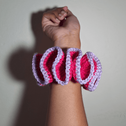 Outlined Wavy Scrunchie - Cleo Kalon Creations