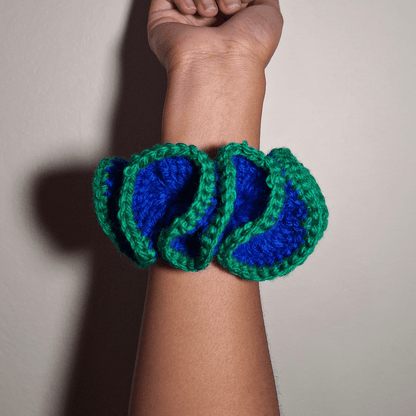 Outlined Wavy Scrunchie - Cleo Kalon Creations