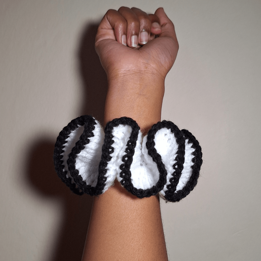Outlined Wavy Scrunchie - Cleo Kalon Creations