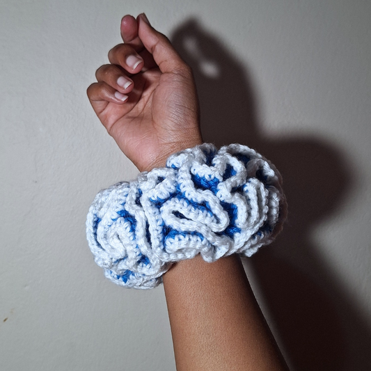 Outlined Ruffle Scrunchie